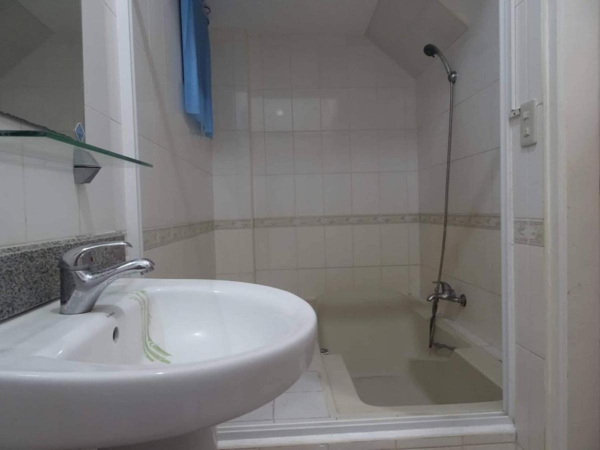 Julz Tropical Apartments Olongapo Kültér fotó